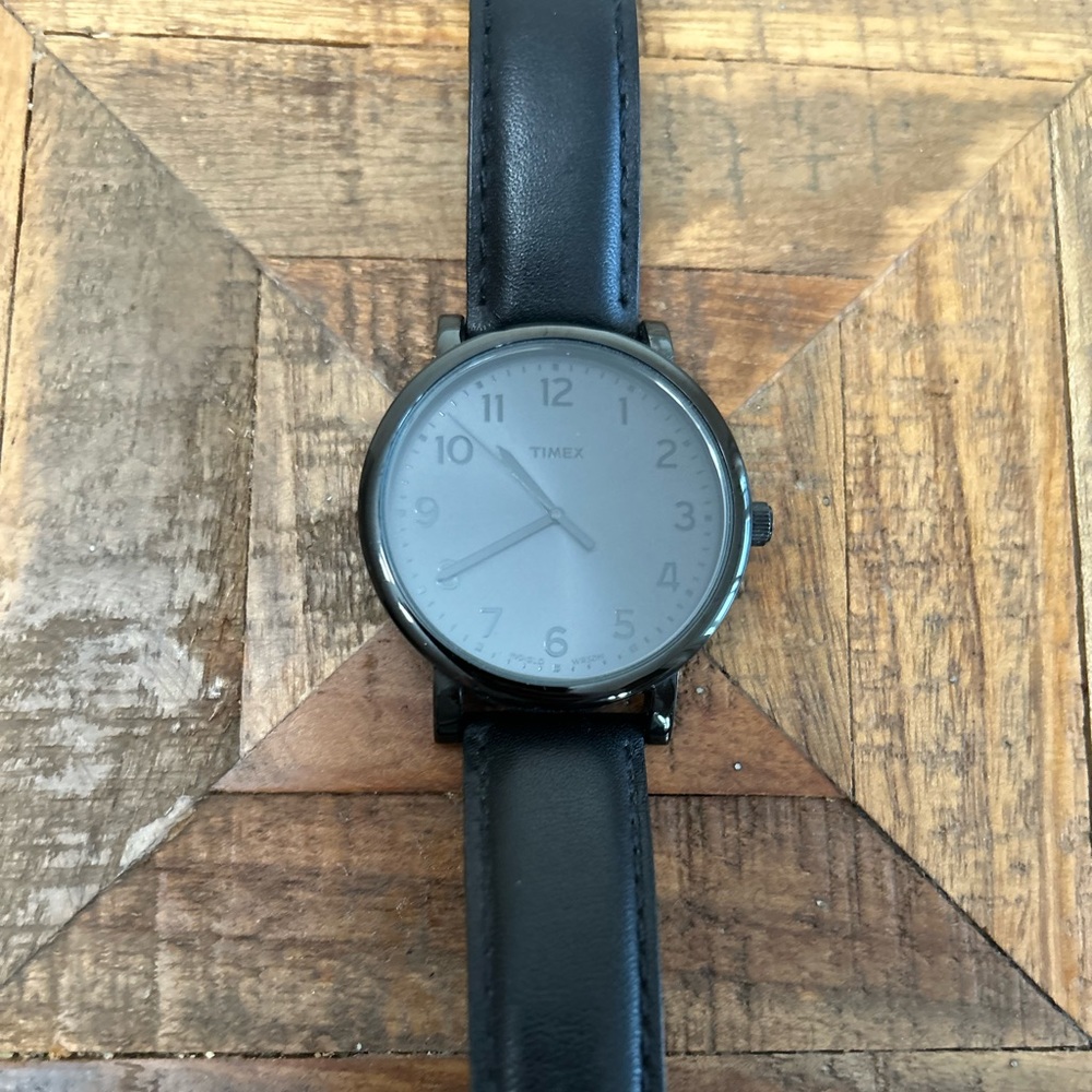 TIMEX. Men’s ‘easy read” grey wrist watch